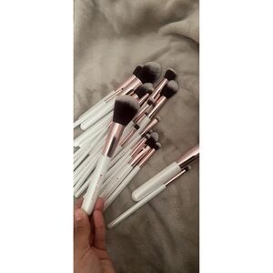 DUcare 27Pieces White Professional Premium Synthetic Makeup Brushes Set